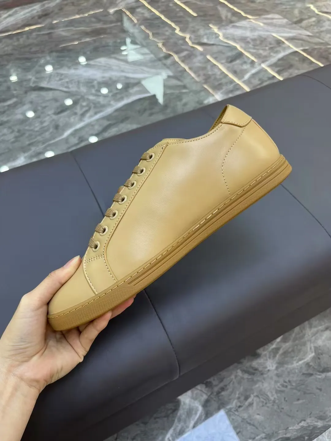 Men's Men's Shoes 💰400 [New Style] 🐝🐝DG men's calfskin sneakers Portofino Yacht shoes, simple and versatile design, unique saddle leather soles. The Dolce &G logo rear wing is the icing on the cake. Imported cowhide + rubber outsole Size: 39-44 (customized at 38.45)